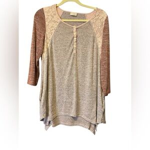 LOGO by Laurie Goldstein Womans Top